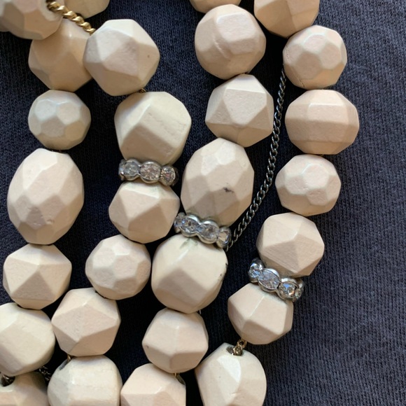 JCREW necklace, a modern substitute for pearls - Picture 6 of 7